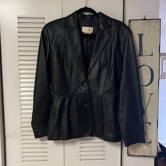 Exceptionally beautiful brand knew black leather jacket. - Picture 2 of 4